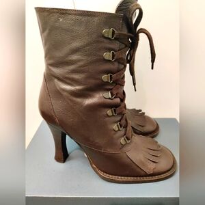 Size 37 D&G dark brown boots